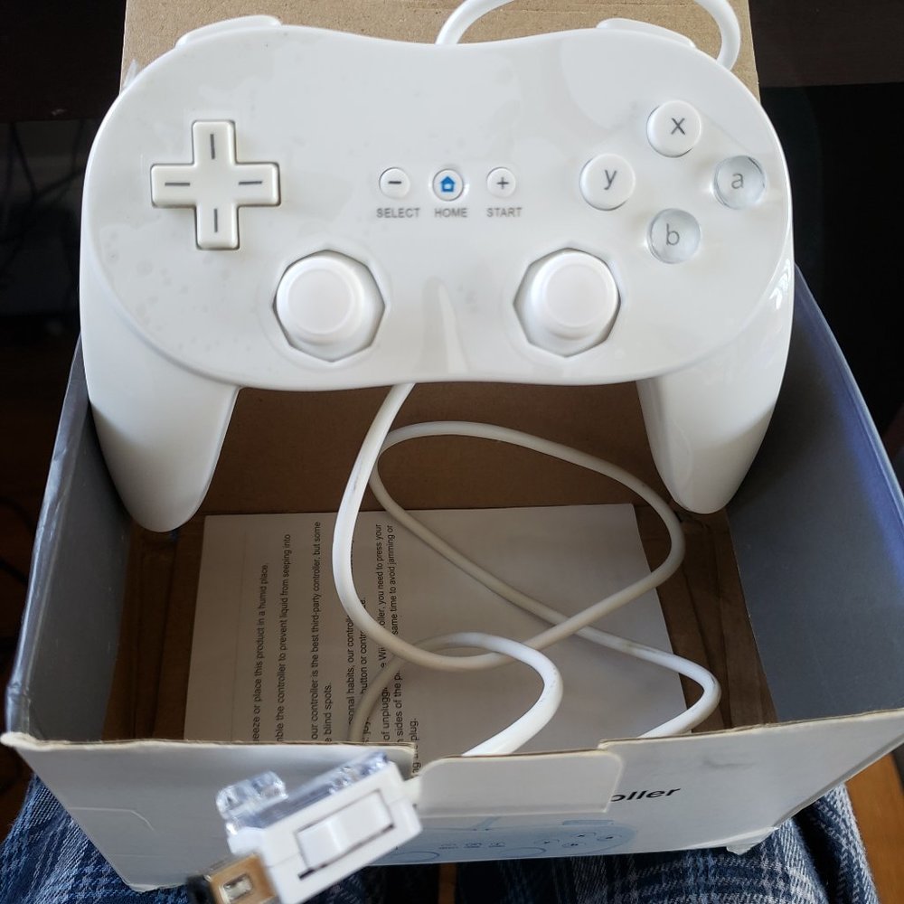 VOYEE Classic Controller For Nintendo Wii - Never Used!